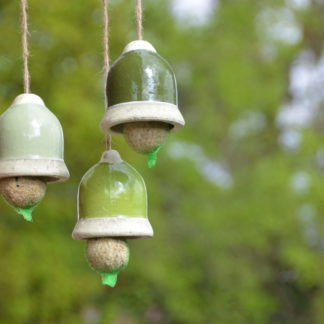 Groentinten voederklok L 10 x D 10 x H 10,8 cm Klei,hennep touw, ijzer